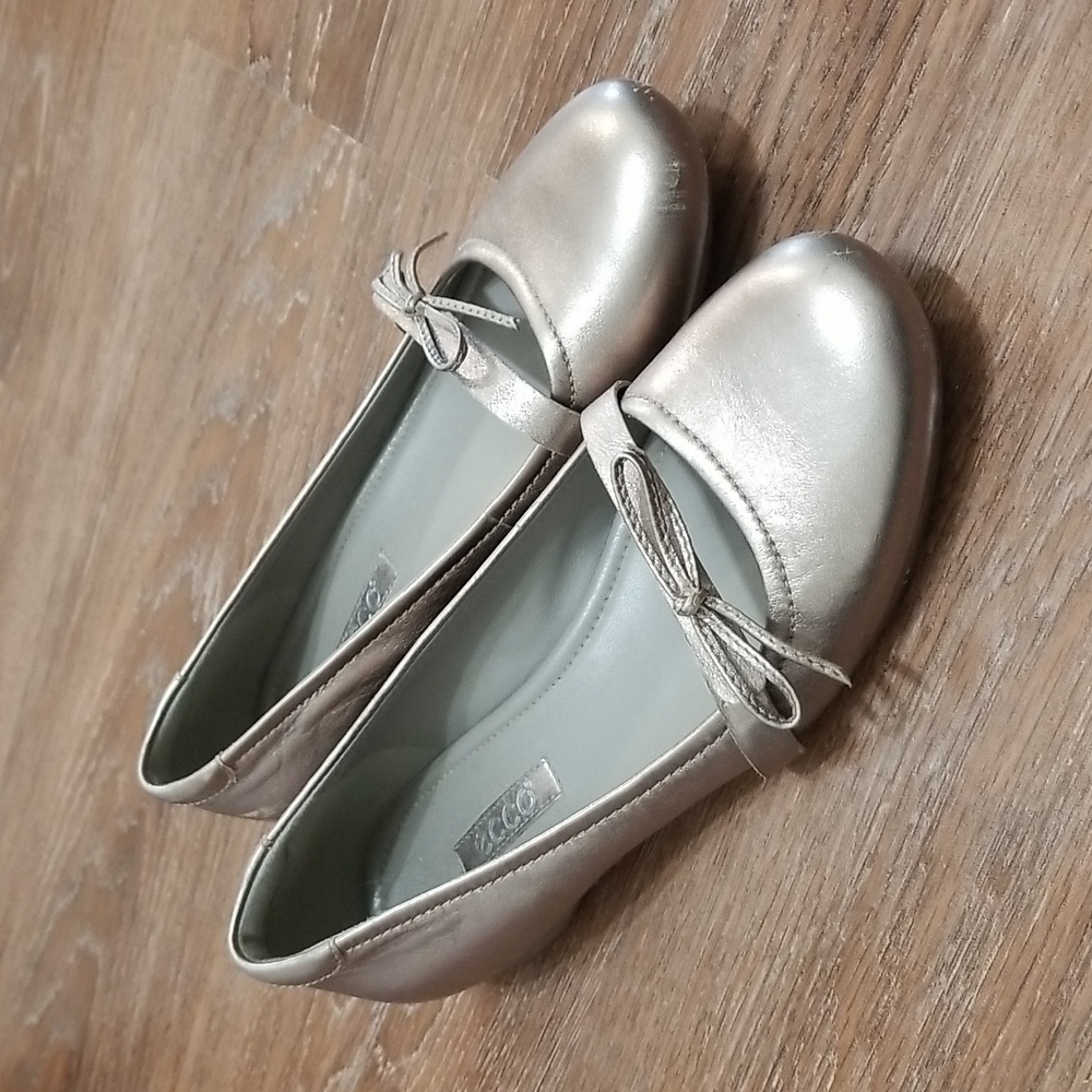(EU37) ECCO Metallic Minimalist Flats Business Casual Dorm Ready Schoolgirl